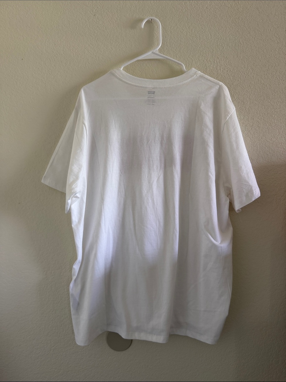 Levi's White T-Shirt with Red Logo - Picture 4 of 4